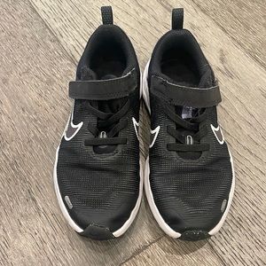 Mike boys or girls sneakers very good used - size 12.5 little kid